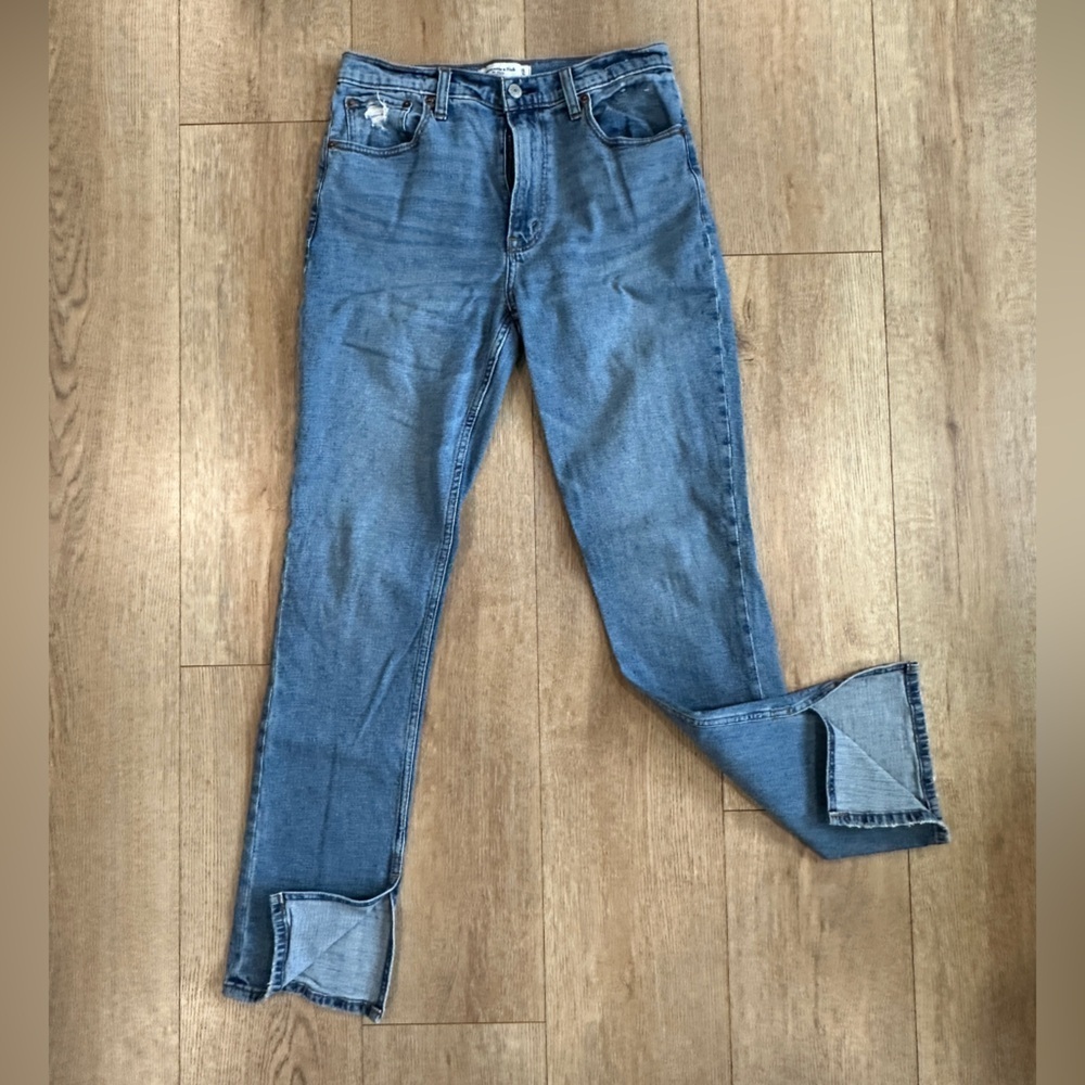 Abercrombie 90s High Rise Straight Jeans 28 Long 31.5” Inseam Distressed
